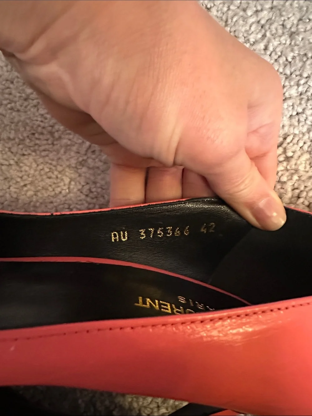 Saint Laurent Coral Leather Pointed-Toe Pumps - Picture 6 of 7